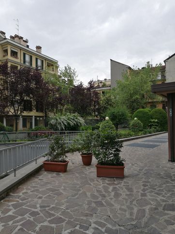 Garage/posto auto in residenziale in Via Ascanio Sforza 41