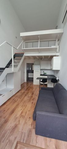 Loft in residenziale in Via Enrico Cosenz 13