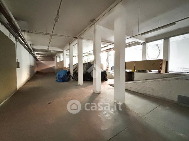Capannone in commerciale in Via Priv. P. Maroncelli 1