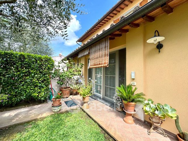 Rustico/casale in residenziale in Via Provinciale Calcesana 488 -490
