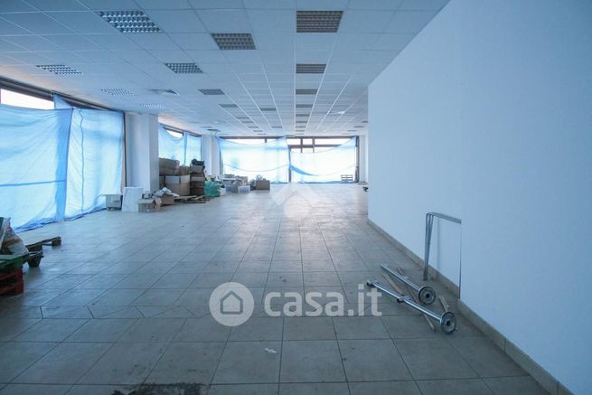 Ufficio in commerciale in Via Quattro Passi