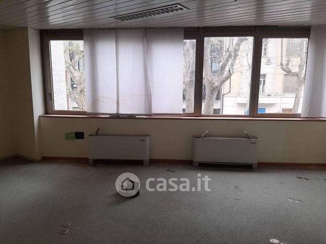 Ufficio in commerciale in Viale Vittorio Veneto 13