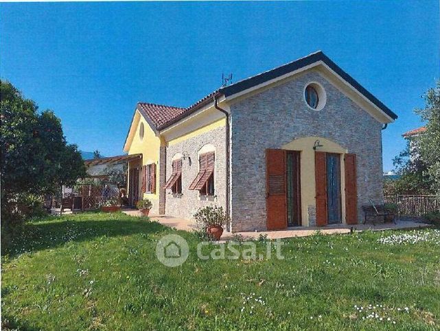 Villa in residenziale in Regione Rollo
