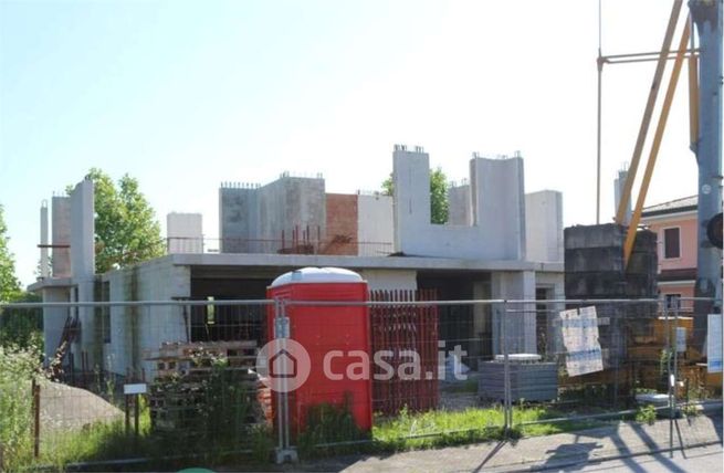 Casa bi/trifamiliare in residenziale in Via Praderoni