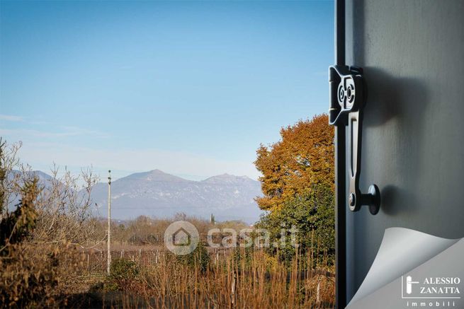 Casa indipendente in residenziale in Via IV Novembre 1