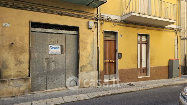 Garage/posto auto in residenziale in Via Enrico Elia 32