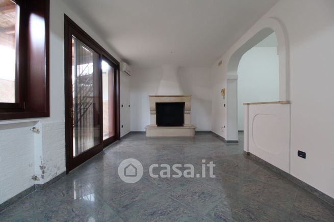 Casa indipendente in residenziale in 