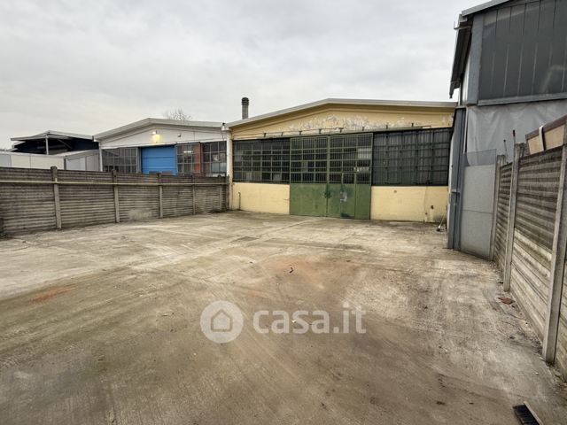 Capannone in commerciale in Via Piero Gobetti