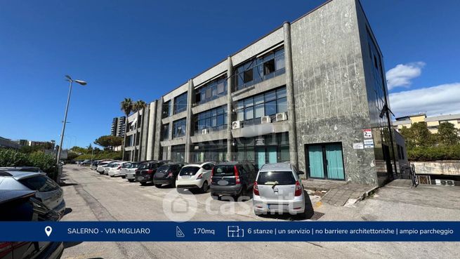 Ufficio in commerciale in 