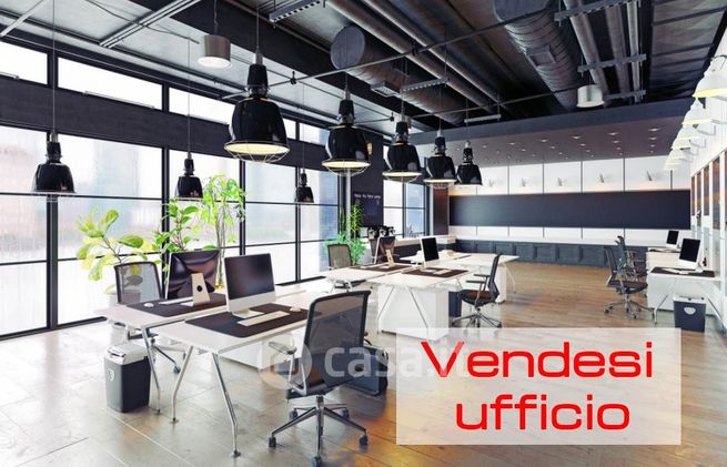 Capannone in commerciale in
