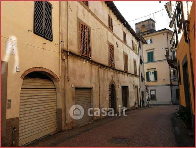 Box/posto auto in residenziale in Via Umberto I