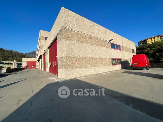 Capannone in commerciale in Via degli Artigiani
