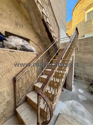 Casa indipendente in residenziale in