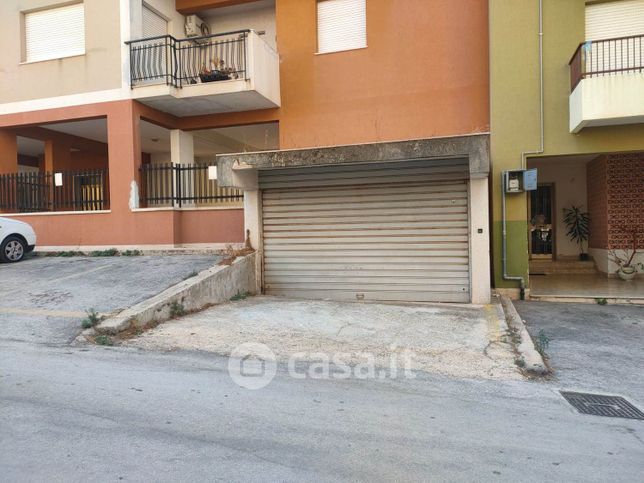 Garage/posto auto in residenziale in Via Fiume