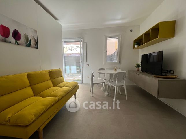 Appartamento in residenziale in Via Montebello 7