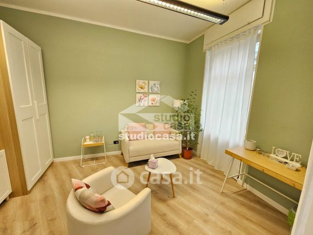 Ufficio in commerciale in 