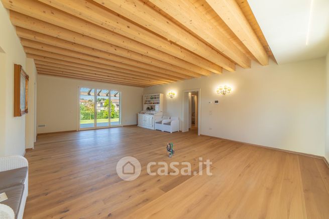Casa bi/trifamiliare in residenziale in Via Bosco Rignano