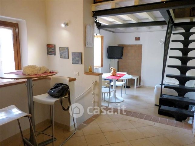 Casa indipendente in residenziale in 
