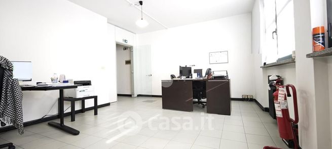 Ufficio in commerciale in Via Fortunato Postiglione 29