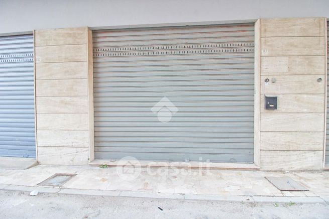 Garage/posto auto in residenziale in Via Tavo 157