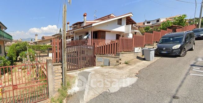 Villa in residenziale in Via Floro 29
