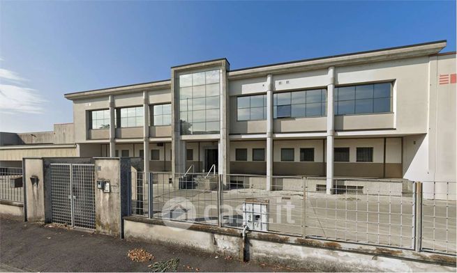 Capannone in commerciale in Via Galileo Galilei 30
