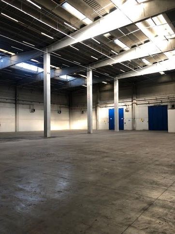 Capannone in commerciale in Strada Padana Inferiore