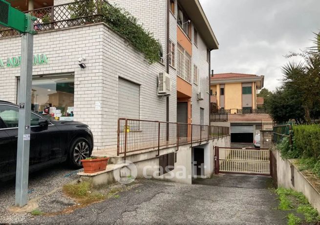 Garage/posto auto in residenziale in Via di Villa Adriana