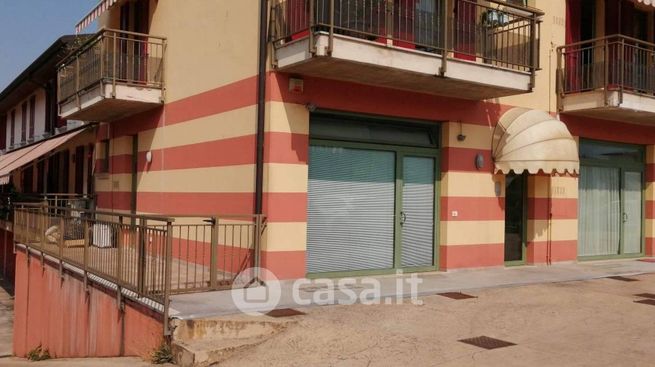 Ufficio in commerciale in Via Levadello 6