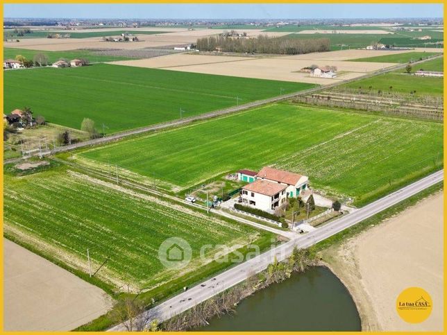 Terreno agricolo in commerciale in Via Canale 10