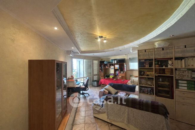 Appartamento in residenziale in Via Lione 4