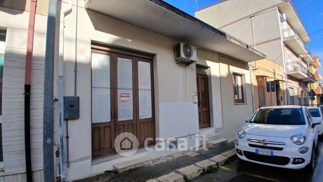 Casa indipendente in residenziale in Via Acireale 13