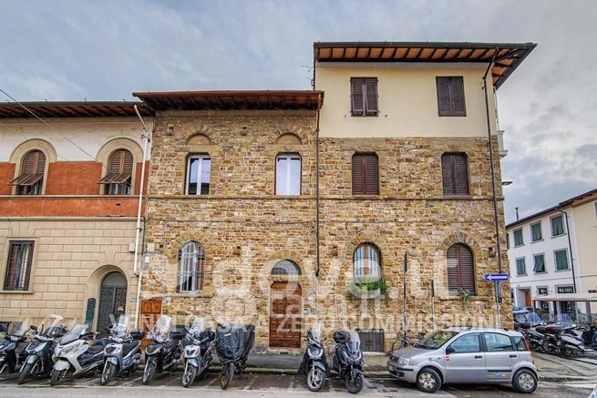 Casa indipendente in residenziale in Via NiccolÃ² da Uzzano 83