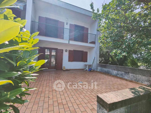 Villetta a schiera in residenziale in Via Enrico Mattei