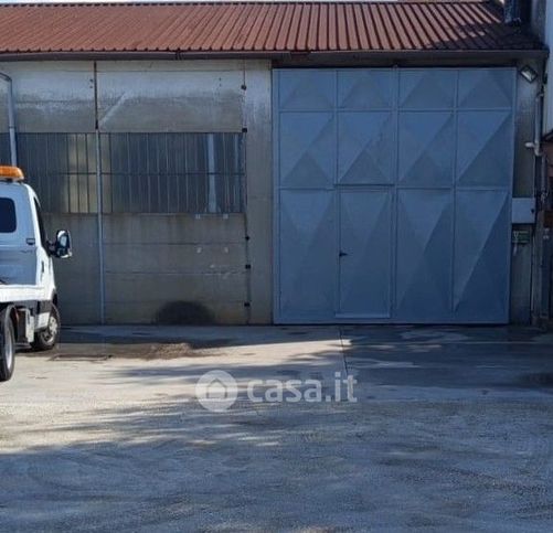 Capannone in commerciale in Via Viaccia a Narnali