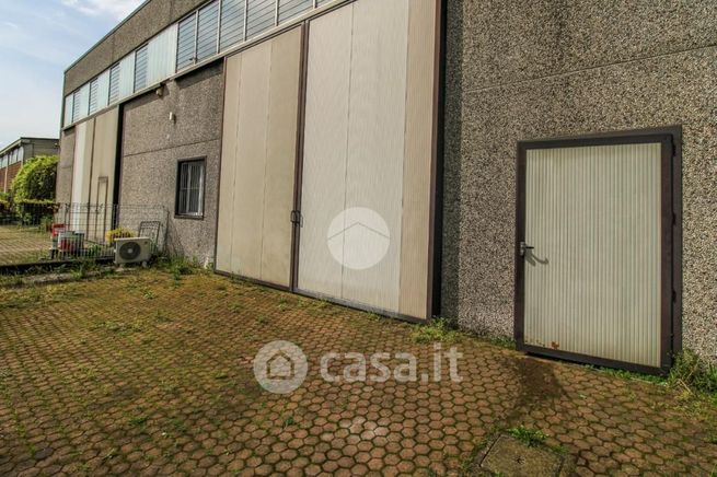 Capannone in commerciale in Via Jean Monnet 6