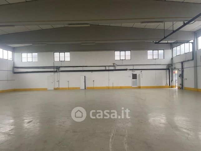 Capannone in commerciale in Via Giuseppe Massarenti