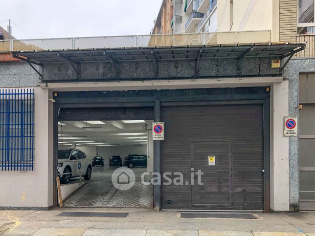 Box/posto auto in residenziale in Via Roberto Ardigò 4