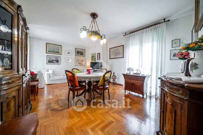 Appartamento in residenziale in Via Selvino Folloni