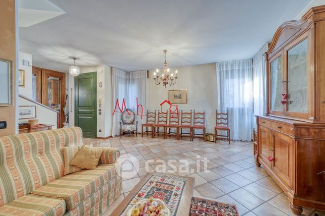 Villa in residenziale in Via Campania