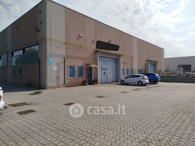 Capannone in commerciale in Via Asiago
