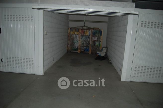 Box/posto auto in residenziale in Via Amedeo Gordini 24