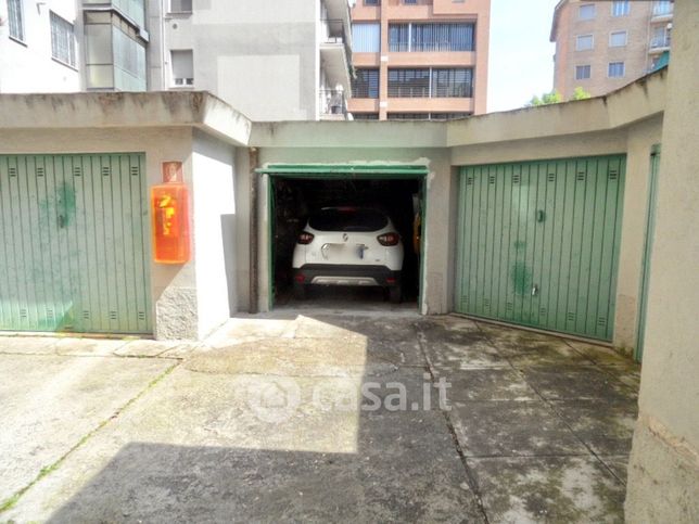 Box/posto auto in residenziale in Via Sofonisba Anguissola 23
