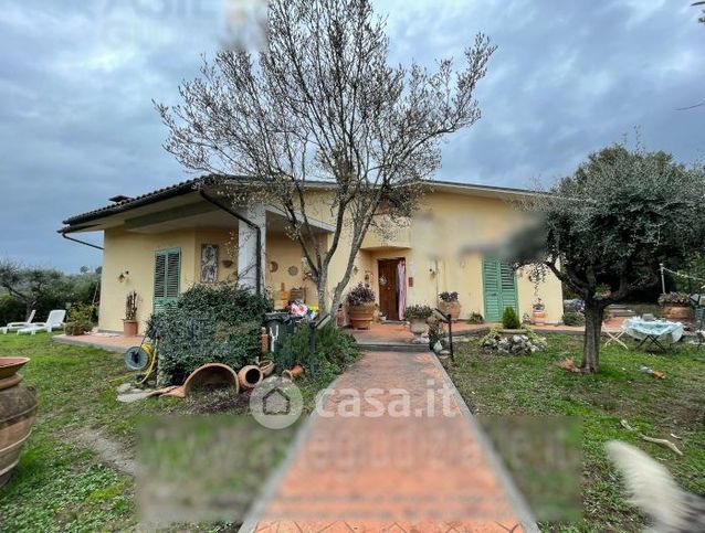 Casa indipendente in residenziale in Via IV Novembre 80B