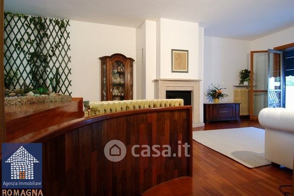Casa indipendente in residenziale in 