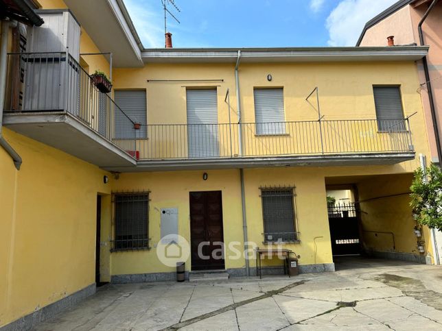 Appartamento in residenziale in Via Gravellona 54