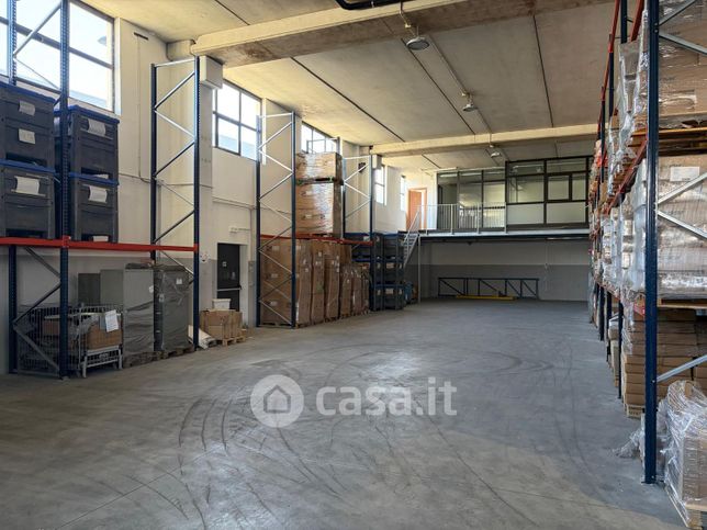 Capannone in commerciale in Via Russia 4