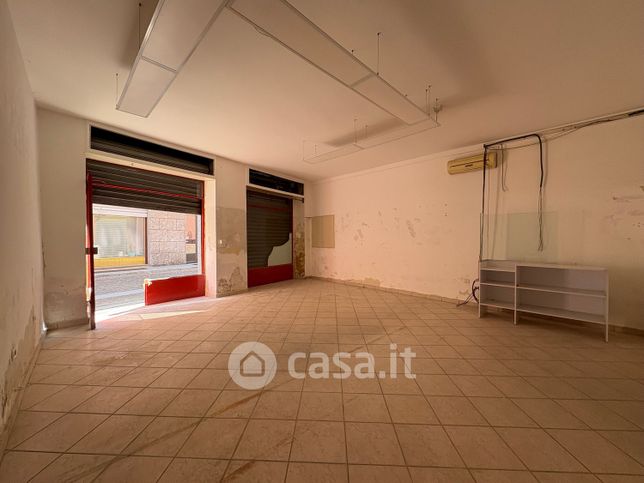 Ufficio in commerciale in Via Madonna 15