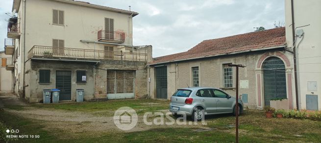 Capannone in commerciale in Via Bastiola