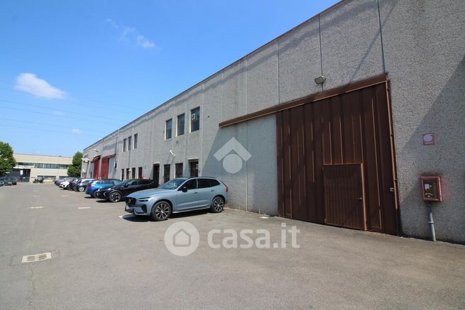Capannone in commerciale in Via A. Masi 14